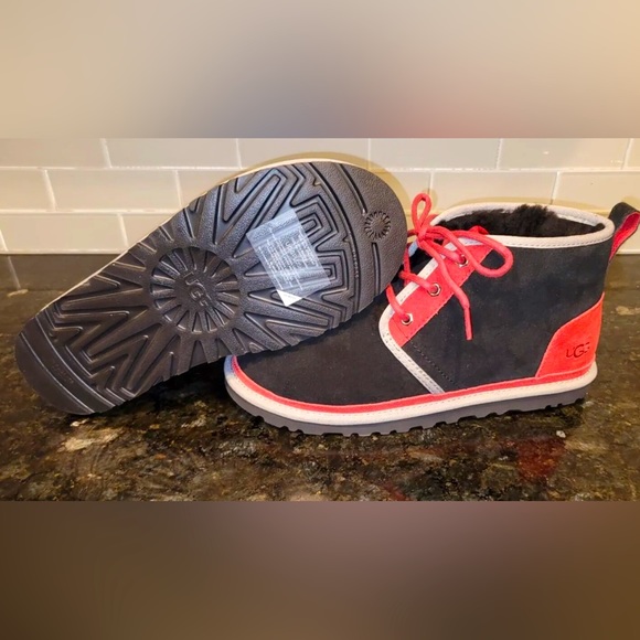 UGG MEN-Neumel boots size 10, (Black, Red, and Gray) - Picture 3 of 5